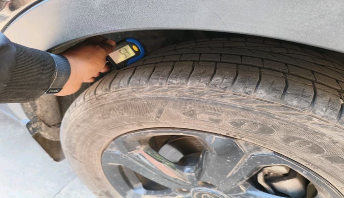 2022 Tata NEXON XZA PLUS (PREMIUM) PETROL DARK EDITION, Petrol, Automatic, 81,394 km, tyre