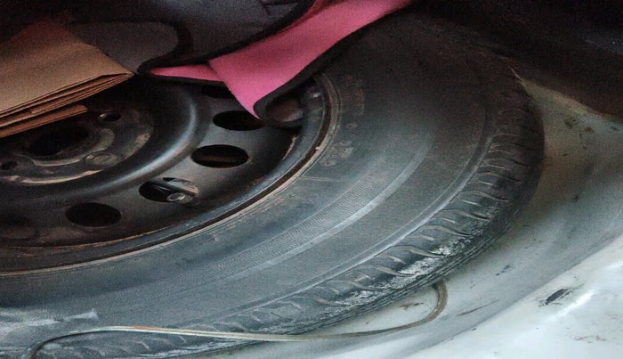 2014 Maruti Swift VDI, Diesel, Manual, 1,58,570 km, tyre