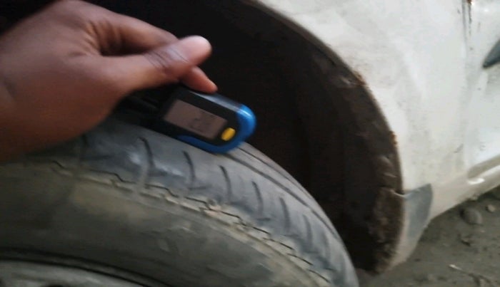 2011 Maruti Swift VDI, Diesel, Manual, 1,60,943 km, tyre