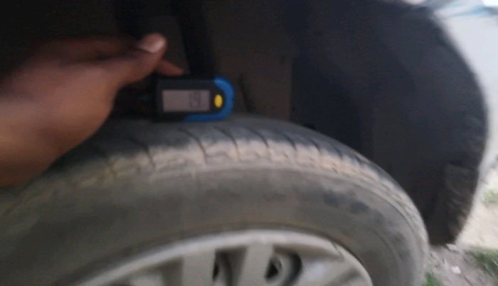 2011 Maruti Swift VDI, Diesel, Manual, 1,60,943 km, tyre