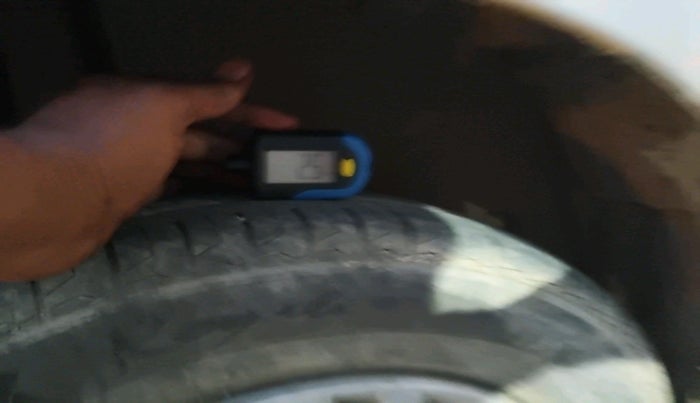 2011 Maruti Swift VDI, Diesel, Manual, 1,60,943 km, tyre