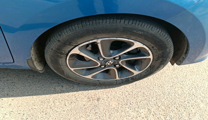 2019 Hyundai Grand i10 SPORTZ AT 1.2 KAPPA VTVT, CNG, Automatic, 68,668 km, tyre