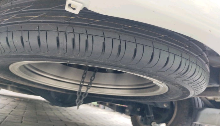 2021 Toyota Innova Crysta 2.7 ZX AT 7 STR, Petrol, Automatic, 19,351 km, tyre