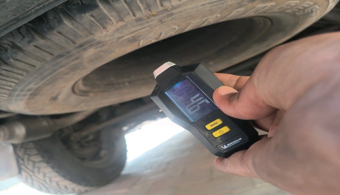 2015 Tata Safari Storme 2.2 EX 4X2, Diesel, Manual, 1,02,341 km, tyre