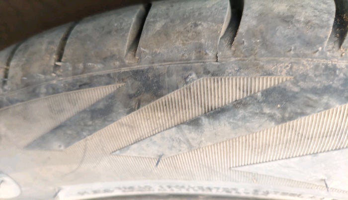 2011 Hyundai Santro Xing GL, CNG, Manual, 1,62,254 km, tyre