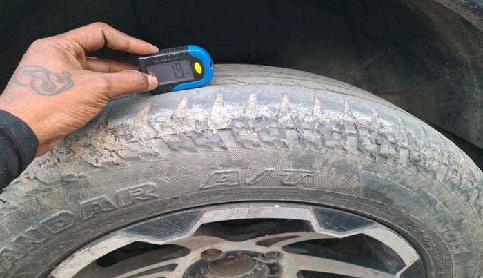 2017 Mahindra XUV500 W4, Diesel, Manual, 1,54,104 km, tyre