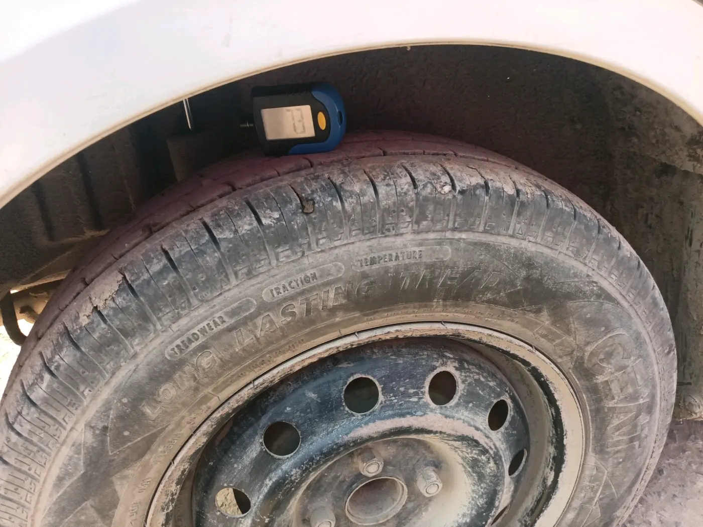 2014 Maruti Swift Dzire VXI, CNG, Manual, 98,384 km, tyre