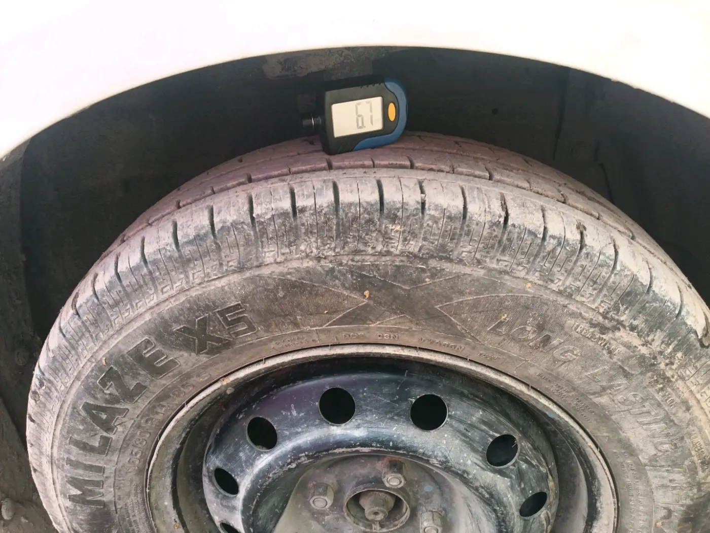 2014 Maruti Swift Dzire VXI, CNG, Manual, 98,384 km, tyre