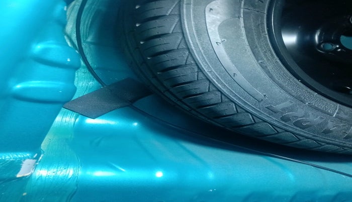 2021 Renault Kwid NEOTECH RXL 1.0 AMT, Petrol, Automatic, 34,207 km, tyre