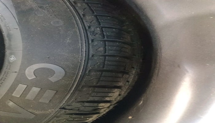 2016 Maruti Swift VXI, Petrol, Manual, 58,135 km, tyre