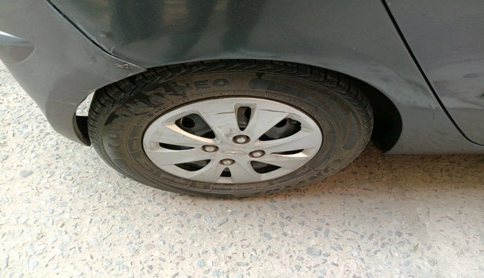 2011 Hyundai i10 MAGNA 1.2, CNG, Manual, 1,66,414 km, tyre