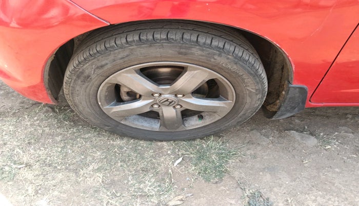 2011 Honda Jazz 1.2 L I-VTEC SELECT, Petrol, Manual, 1,22,370 km, tyre