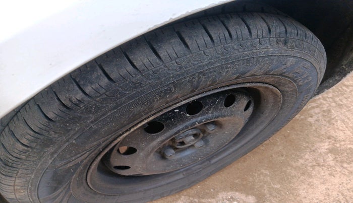 2016 Maruti Swift Dzire TOUR DIESEL, Diesel, Manual, 95,027 km, tyre