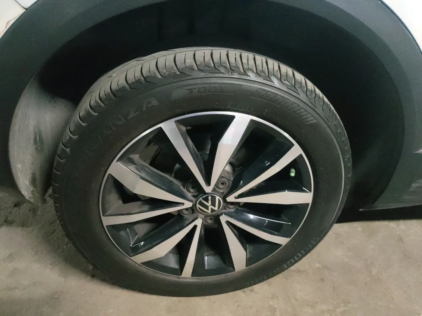 2021 Volkswagen T-ROC 1.5 TSI AT, Petrol, Automatic, 48,079 km, tyre