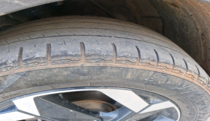 2021 Hyundai ALCAZAR 1.5 SIGNATURE MT 6STR, Diesel, Manual, 1,55,000 km, tyre