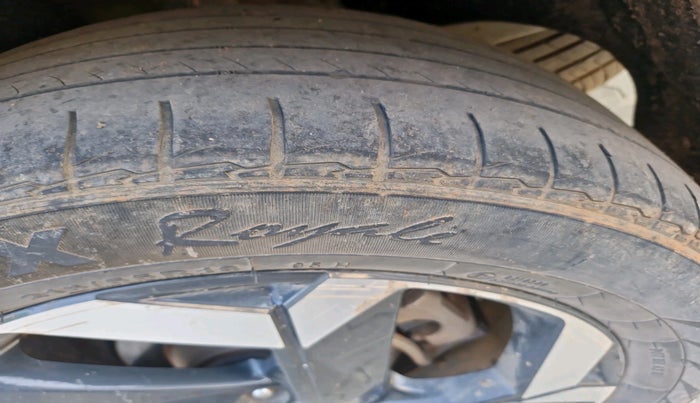 2021 Hyundai ALCAZAR 1.5 SIGNATURE MT 6STR, Diesel, Manual, 1,55,000 km, tyre