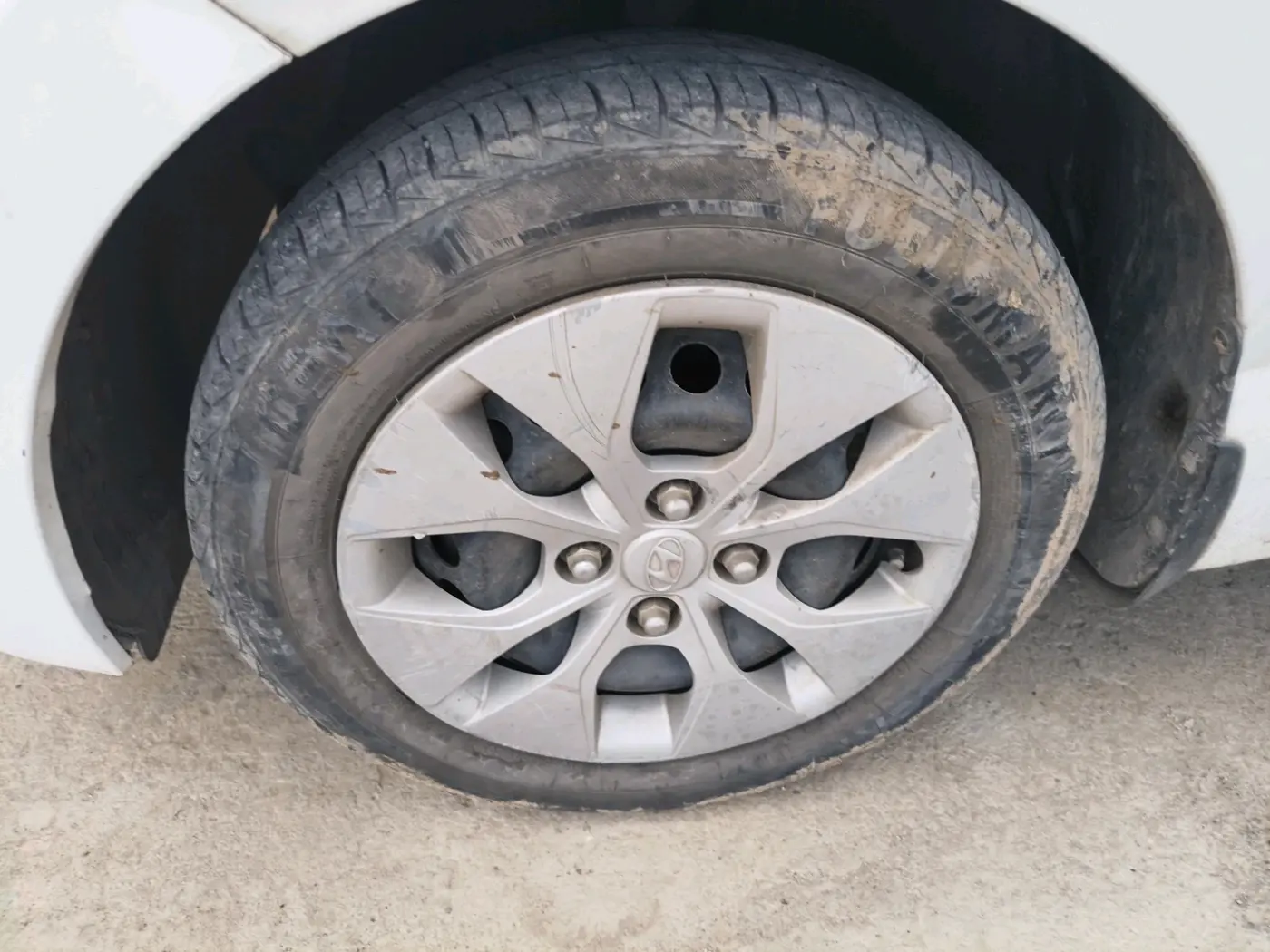 2015 Hyundai Xcent S 1.2, Petrol, Manual, 80,733 km, tyre