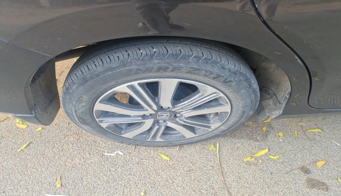 2023 Honda Amaze 1.2L I-VTEC VX CVT, Petrol, Automatic, 33,914 km, tyre