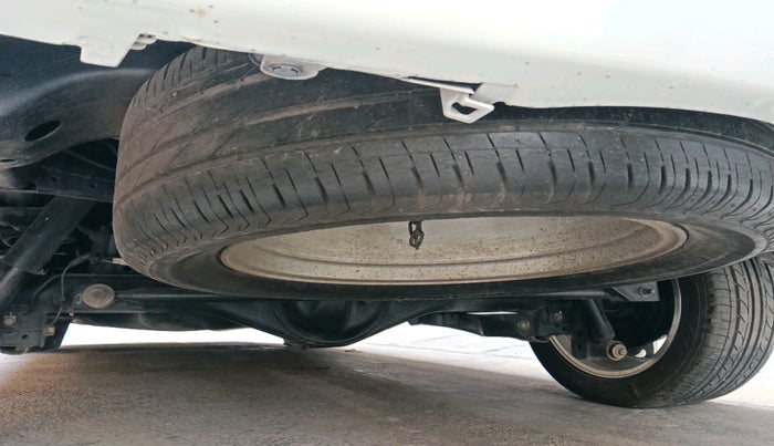 2016 Toyota Innova Crysta 2.4 ZX 7 STR, Diesel, Manual, 91,570 km, tyre