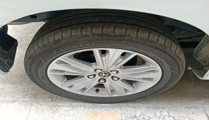 2016 Toyota Innova Crysta 2.4 ZX 7 STR, Diesel, Manual, 91,570 km, tyre