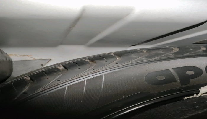 2016 Volkswagen Vento HIGHLINE DIESEL 1.5, Diesel, Manual, 1,76,121 km, tyre