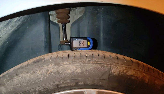 2016 Volkswagen Vento HIGHLINE DIESEL 1.5, Diesel, Manual, 1,76,121 km, tyre