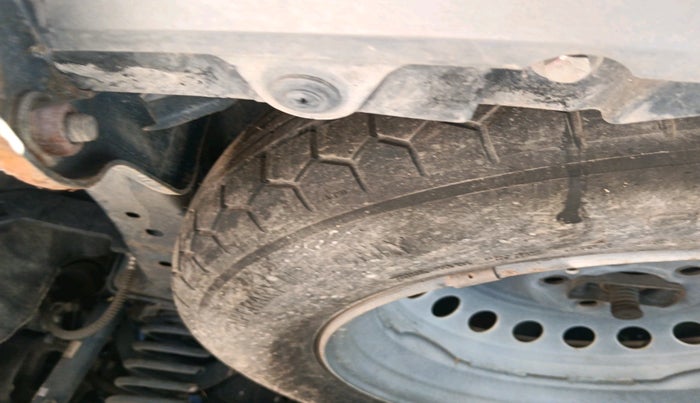 2022 Mahindra XUV700 AX 5 P MT 7 STR, Petrol, Manual, 39,934 km, tyre