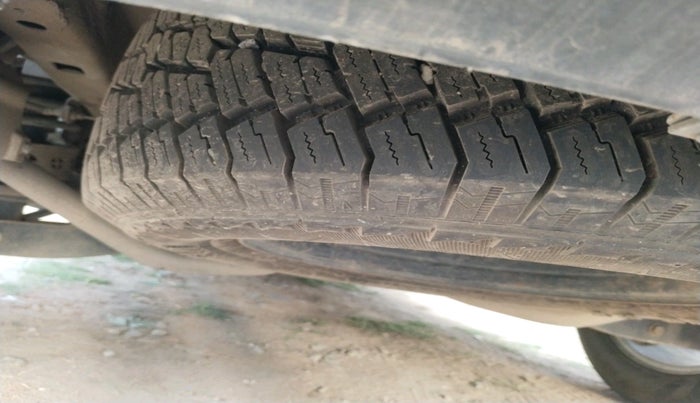 2016 Mahindra XUV500 W6, Diesel, Manual, 1,06,580 km, tyre