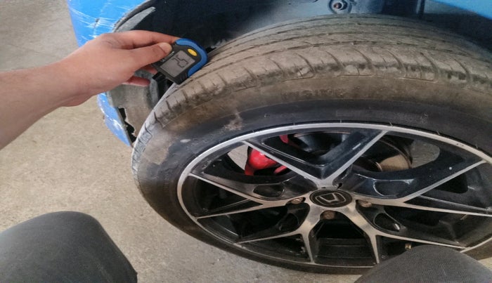 2013 Honda Brio S MT, CNG, Manual, 90,484 km, tyre