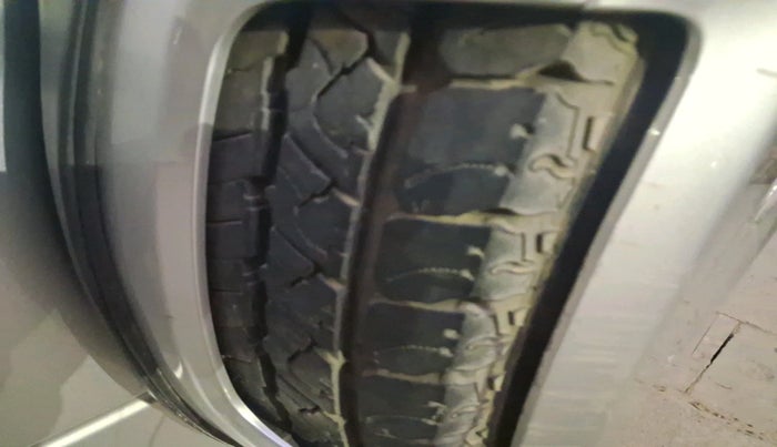 2018 Mahindra TUV300 T8, Diesel, Manual, 90,898 km, tyre