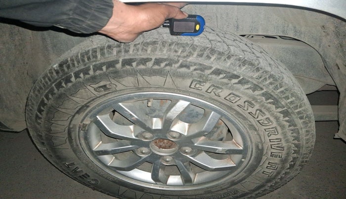 2018 Mahindra TUV300 T8, Diesel, Manual, 90,898 km, tyre