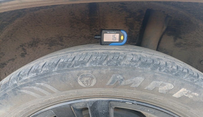 2019 Maruti Vitara Brezza ZDI PLUS AMT, Diesel, Automatic, 1,00,457 km, tyre