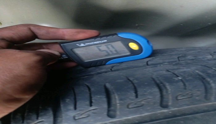 2019 Maruti Vitara Brezza ZDI PLUS AMT, Diesel, Automatic, 1,00,457 km, tyre