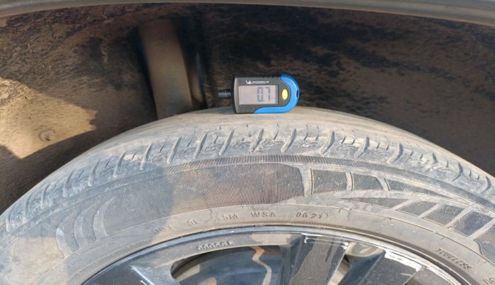 2019 Maruti Vitara Brezza ZDI PLUS AMT, Diesel, Automatic, 1,00,457 km, tyre