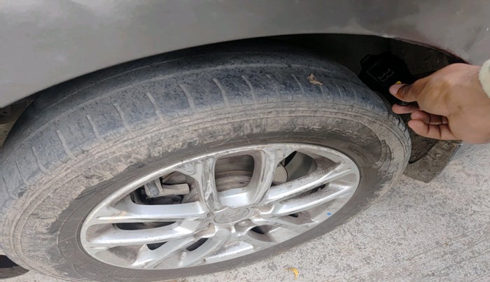 2018 Maruti Swift ZXI AMT, CNG, Automatic, 1,15,679 km, tyre