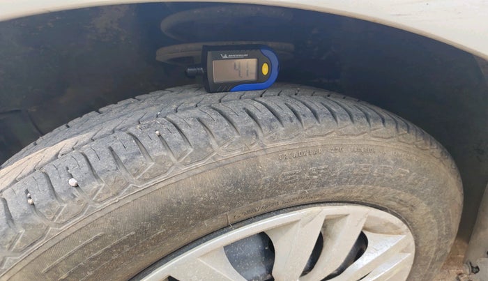 2011 Maruti Swift VXI, Petrol, Manual, 1,20,296 km, tyre