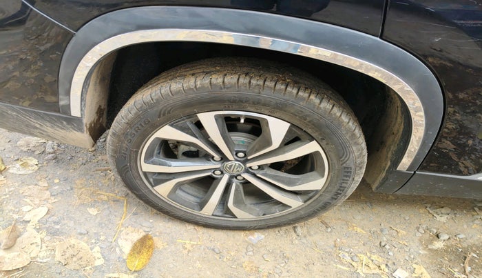 2024 MG HECTOR PLUS SHARP PRO 2.0 TURBO DIESEL 7 STR, Diesel, Manual, 5,608 km, tyre