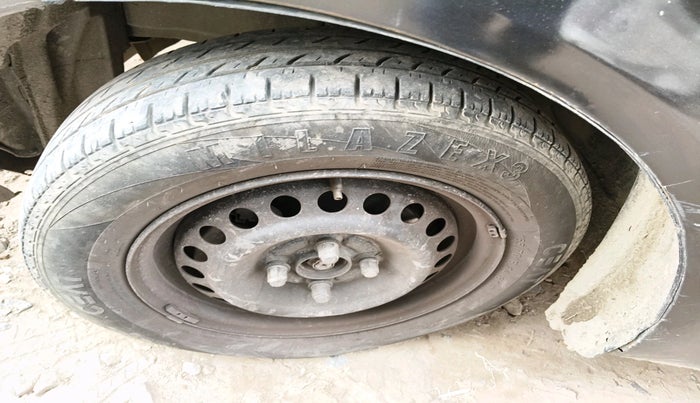 2015 Honda Amaze 1.2L I-VTEC S, CNG, Manual, 1,07,980 km, tyre