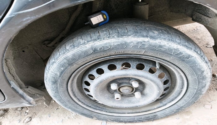 2015 Honda Amaze 1.2L I-VTEC S, CNG, Manual, 1,07,980 km, tyre