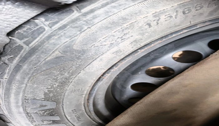 2015 Honda Amaze 1.2L I-VTEC S, CNG, Manual, 1,07,980 km, tyre