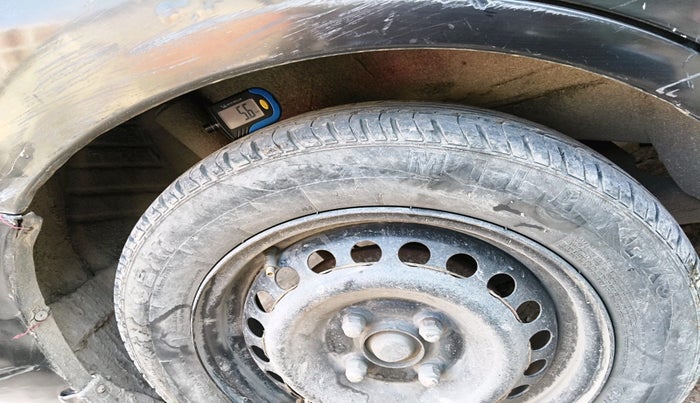 2015 Honda Amaze 1.2L I-VTEC S, CNG, Manual, 1,07,980 km, tyre