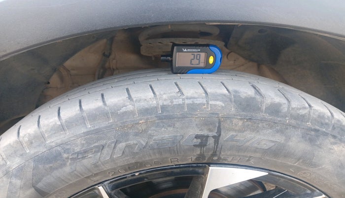 2023 Mahindra XUV300 W6 1.5 Diesel, Diesel, Manual, 36,767 km, tyre