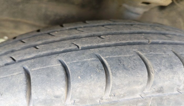 2015 Maruti Wagon R 1.0 LXI CNG, CNG, Manual, 1,07,934 km, tyre