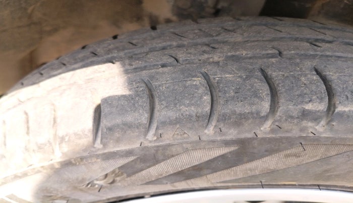 2015 Maruti Wagon R 1.0 LXI CNG, CNG, Manual, 1,07,934 km, tyre