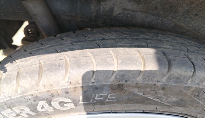 2015 Maruti Wagon R 1.0 LXI CNG, CNG, Manual, 1,07,934 km, tyre