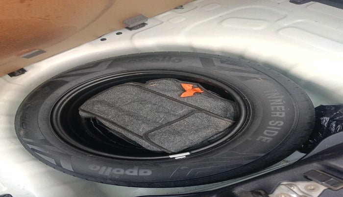 2019 Hyundai VENUE SX PLUS 1.0 TURBO DCT, Petrol, Automatic, 37,778 km, tyre