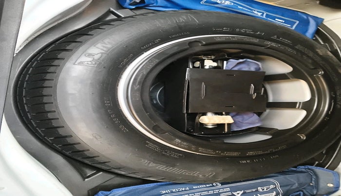 2011 Mercedes Benz S Class 350 L, Petrol, Automatic, 63,420 km, tyre