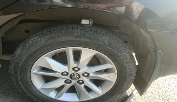 2017 Toyota Innova Crysta 2.7 GX AT 7 STR, Petrol, Automatic, 93,868 km, tyre