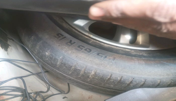 2013 Maruti Swift Dzire ZXI, CNG, Manual, 1,20,022 km, tyre