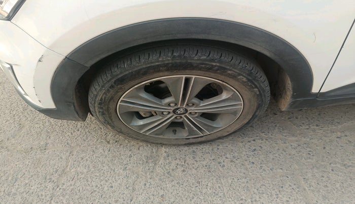 2017 Hyundai Creta SX (O) 1.6 DIESEL, Diesel, Manual, 2,17,931 km, tyre